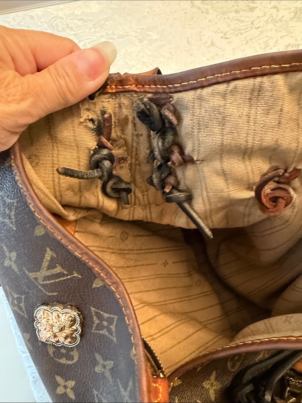 Louis Vuitton large bag - Picture 13 of 15